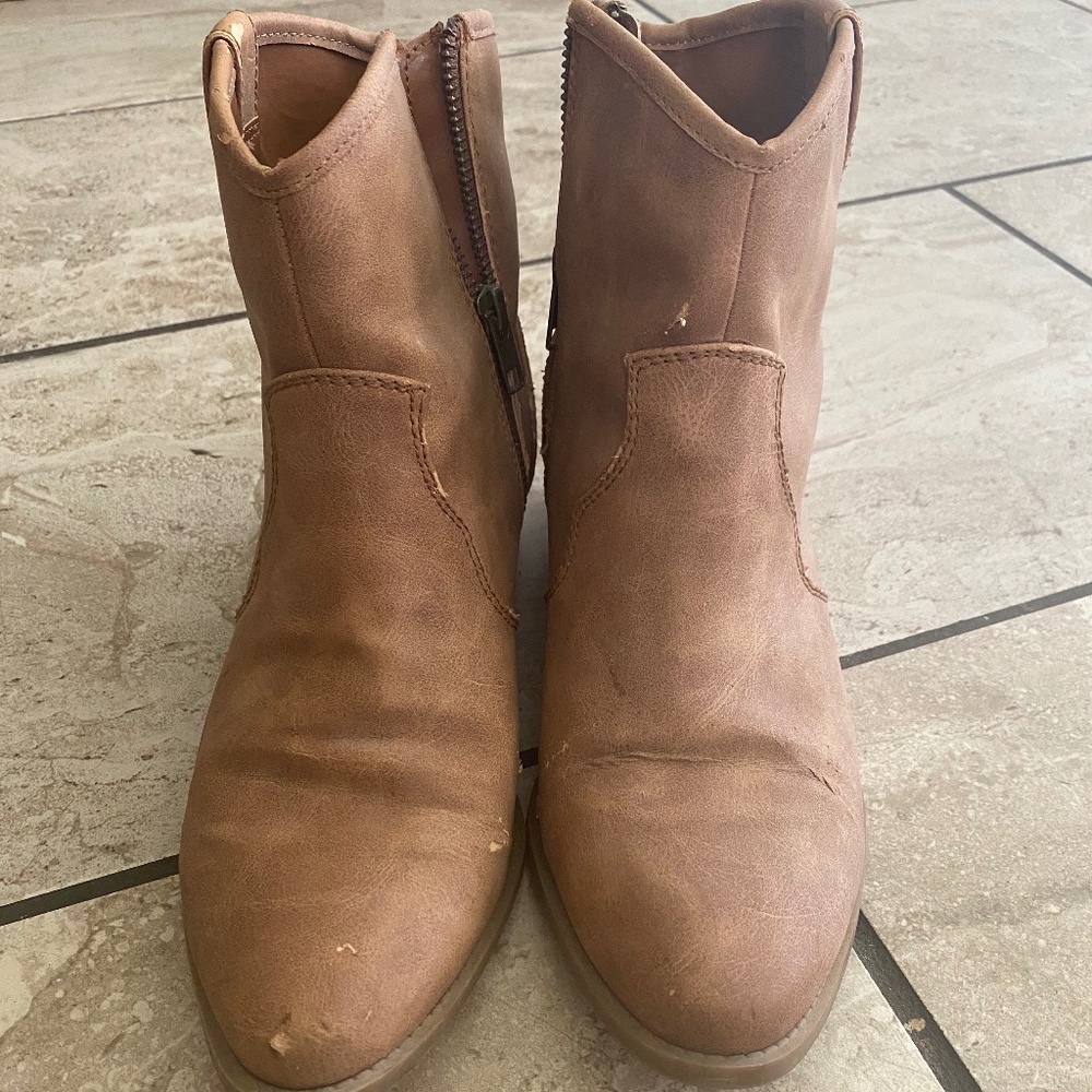 American Eagle boots